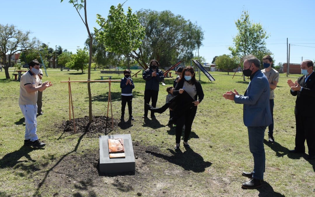 HOMENAJE A LINARES CARDOZO, AL CUMPLIRSE 100 AÑOS DE SU NACIMIENTO