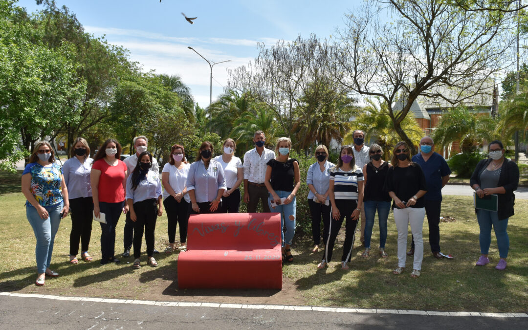 ‘BANCO ROJO’ PARA VISIBILIZAR LA ELIMINACIÓN DE LA VIOLENCIA CONTRA LA MUJER