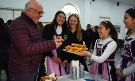 A DISFRUTAR DE LA GASTRONOMÍA TÍPICA Y DE LOS BAILES ALEMANES