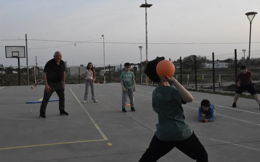 SUMAMOS ESCUELAS DEPORTIVAS BARRIALES PARA PROMOVER HÁBITOS SALUDABLES EN NUESTROS GURÍSES