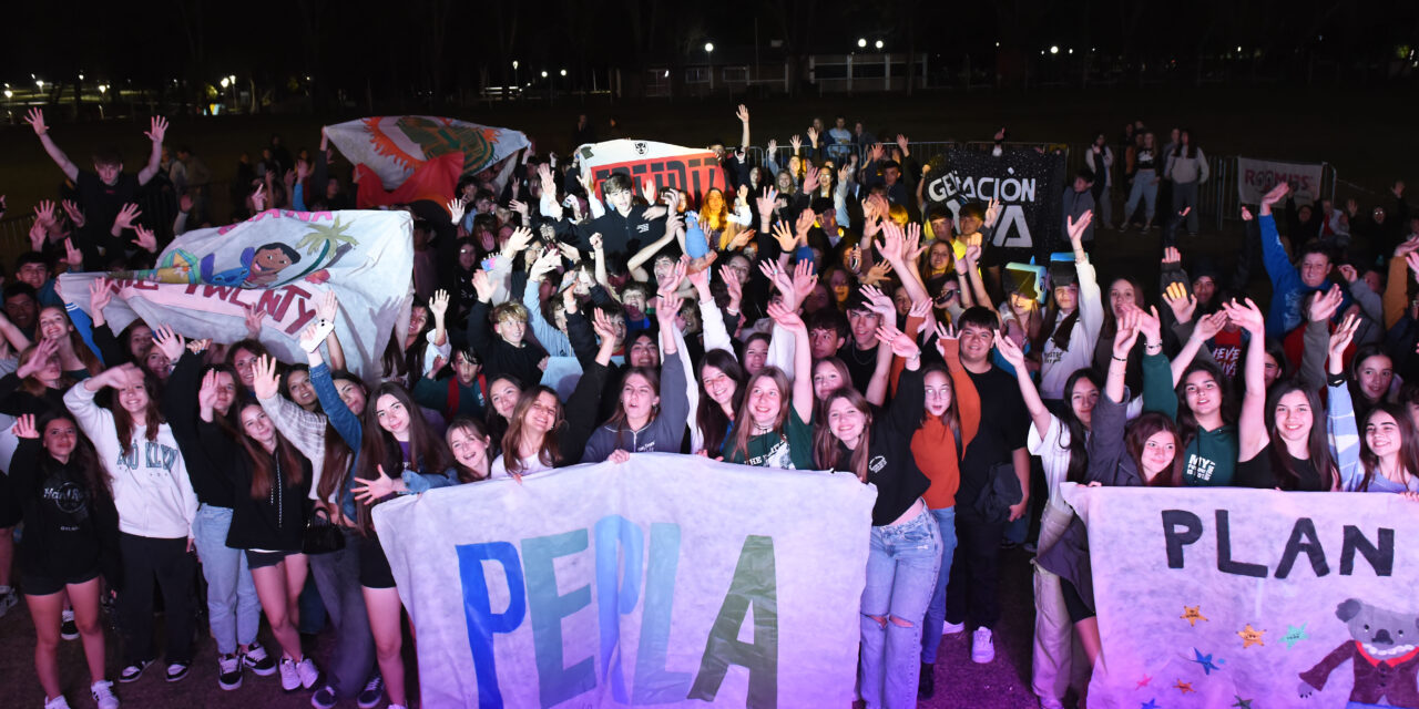 ESTUDIANTINA 2024: NUESTROS JÓVENES VISTIERON DE PRIMAVERA LA CIUDAD, CON SU INGENIO Y CREATIVIDAD