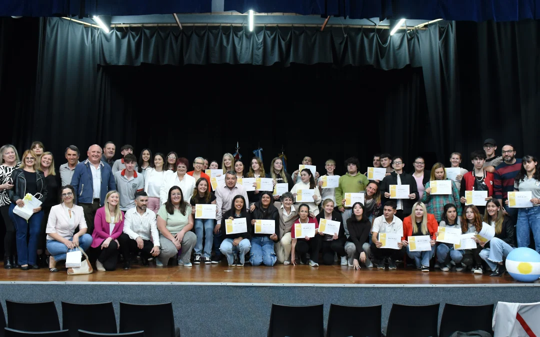 ENTREGA DE CERTIFICADOS A LOS CONCEJALES JUVENILES 2024 Y RECONOCIMIENTO A LOS CONCEJALES JUVENILES 1994