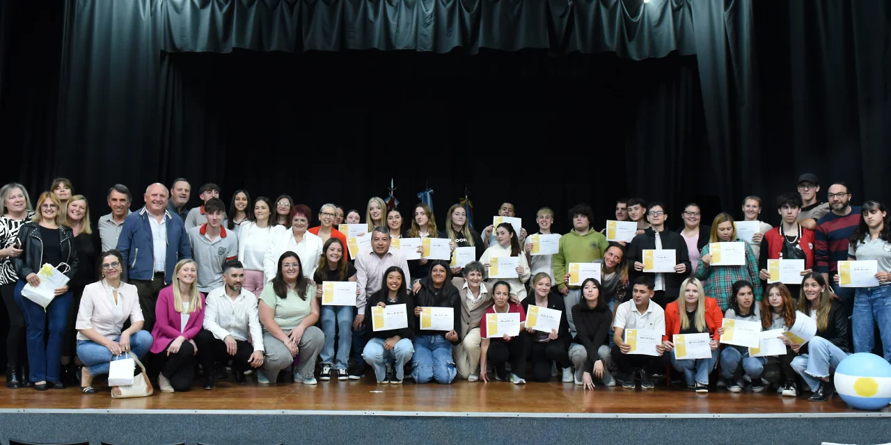 ENTREGA DE CERTIFICADOS A LOS CONCEJALES JUVENILES 2024 Y RECONOCIMIENTO A LOS CONCEJALES JUVENILES 1994