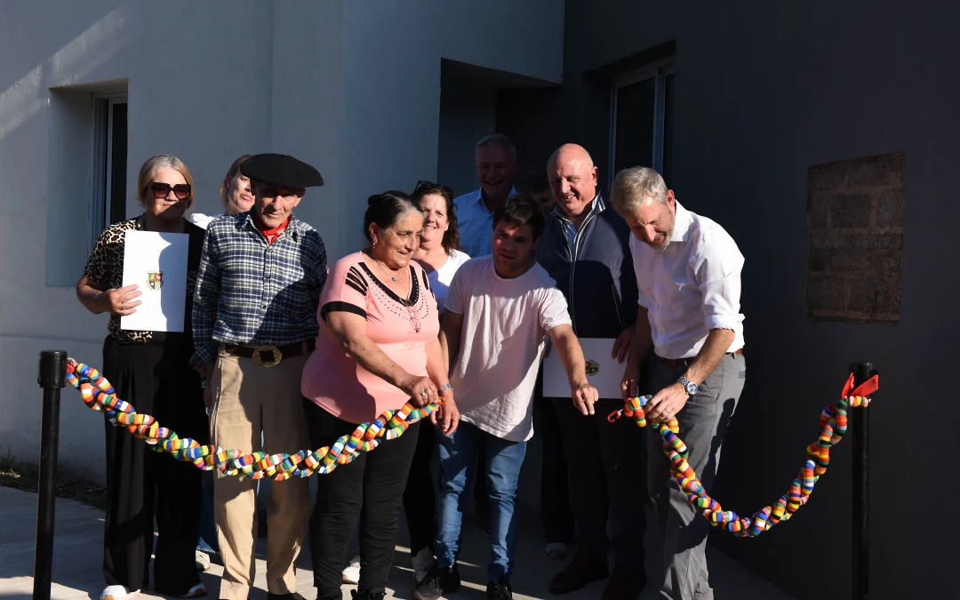 INAUGURAMOS LAS PRIMERAS VIVIENDAS CON FINES SOCIALES, CONSTRUIDAS EN NUESTRO PAÍS CON LADRILLOS PET