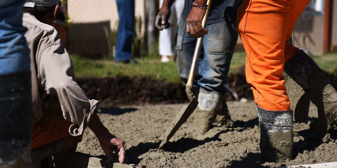 SUMAMOS OTRA CUADRA DE PAVIMENTO A LA TRAMA VIAL DEL BARRIO AZUL