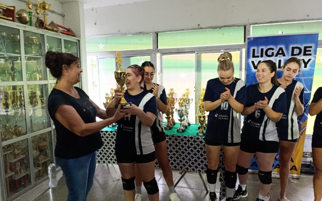 EL VOLEIBOL CRESPENSE CERRÓ EL AÑO EN PARANÁ CAMPAÑA CON PODIOS EN LAS COPAS DE ORO Y PLATA