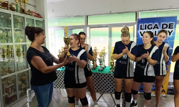 EL VOLEIBOL CRESPENSE CERRÓ EL AÑO EN PARANÁ CAMPAÑA CON PODIOS EN LAS COPAS DE ORO Y PLATA