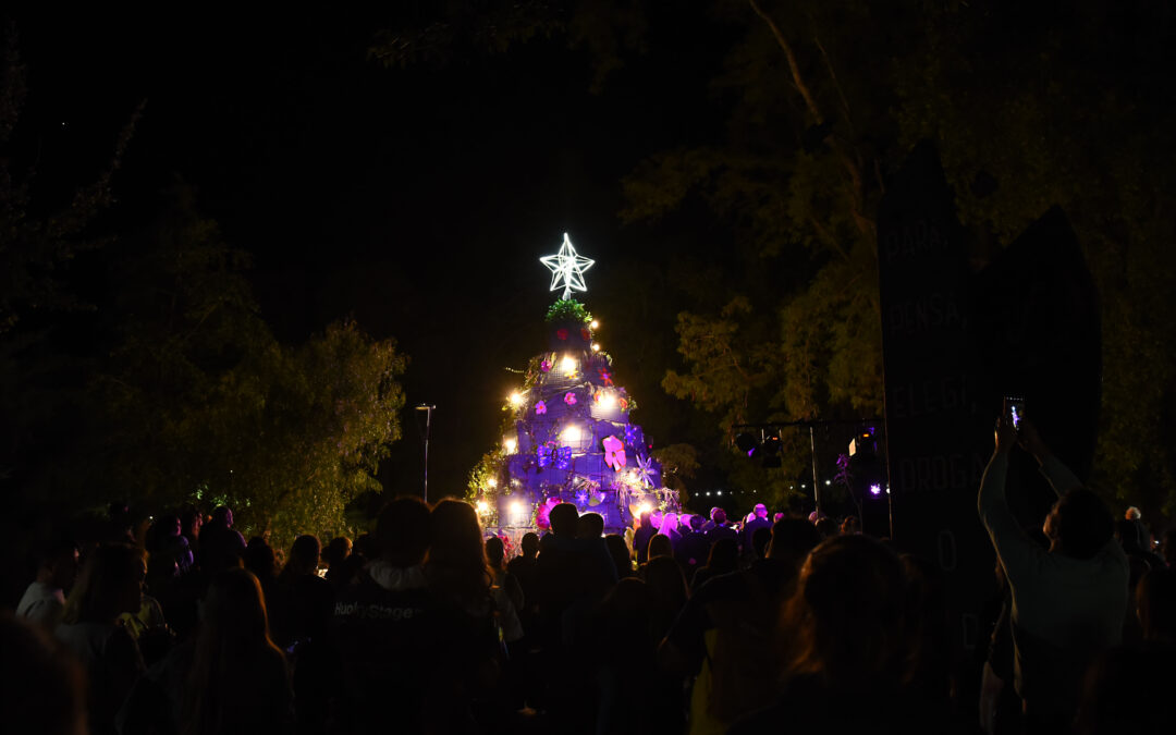 EL ÁRBOL NAVIDEÑO REPRESENTA EL TRABAJO, COMPROMISO Y LA SOLIDARIDAD DE TODOS LOS CRESPENSES