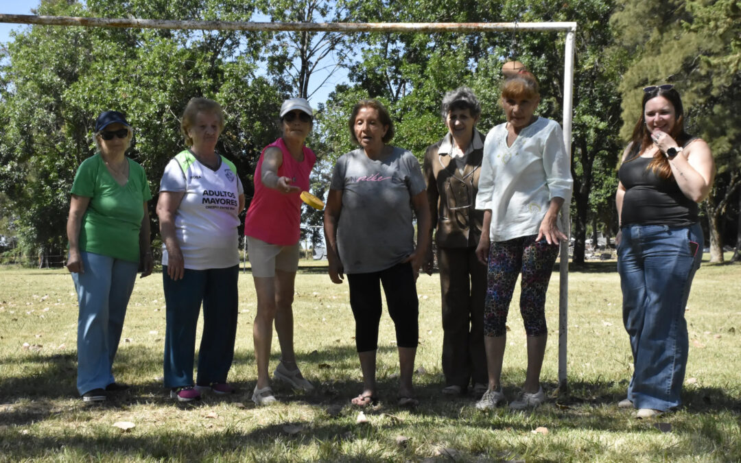 LOS ADULTOS MAYORES DISFRUTAN Y CONTAGIAN SU ENERGÍA EN LA COLONIA DE VACACIONES municipal