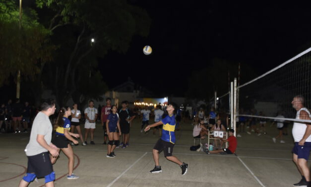 NOCHE DE CIERRE Y PREMIACIÓN DE VERANO VOLEY Y JUGANDO ANDO