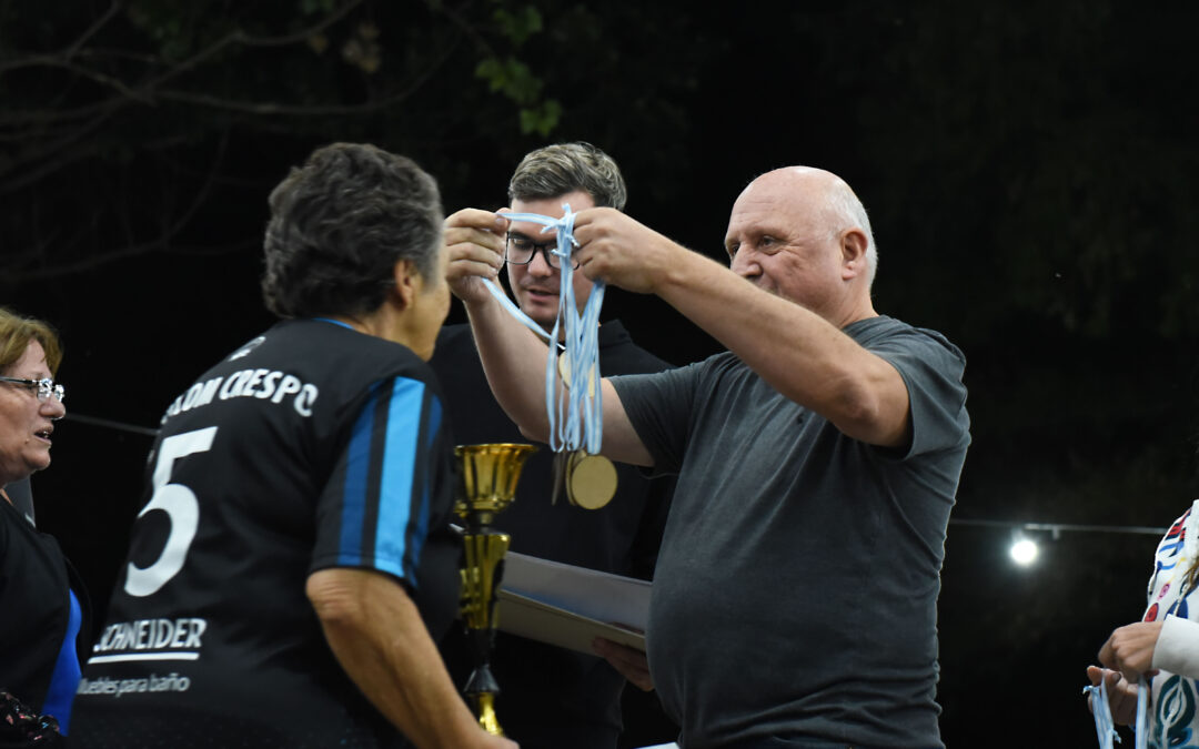 VERANO VOLEY Y JUGANDO ANDO TUVIERON SU NOCHE DE CIERRE Y PREMIACIÓN