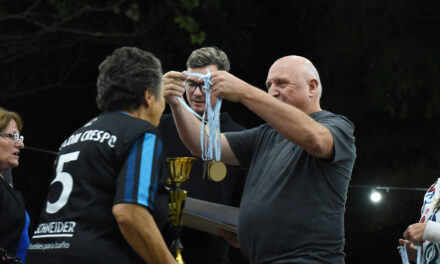 VERANO VOLEY Y JUGANDO ANDO TUVIERON SU NOCHE DE CIERRE Y PREMIACIÓN